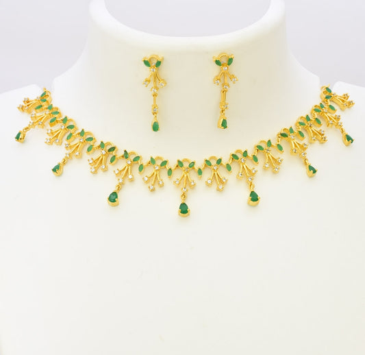 White Green Trikone Necklace With Drops - S12460