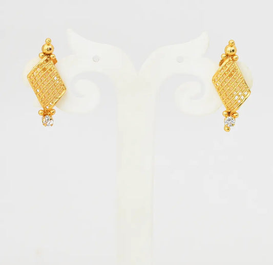 White Raffia Stud - V081625