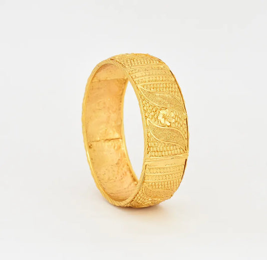 Floweret Broad Bangle - V041476