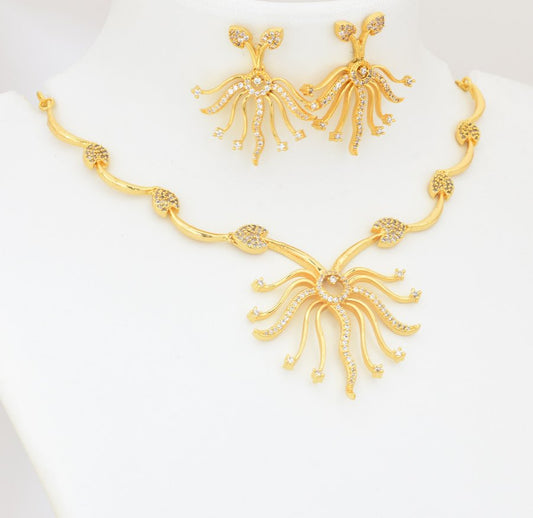 White Amy Short Necklace with Drops - U081176