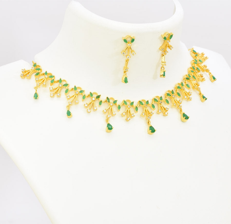 White Green Trikone Necklace With Drops - S12460